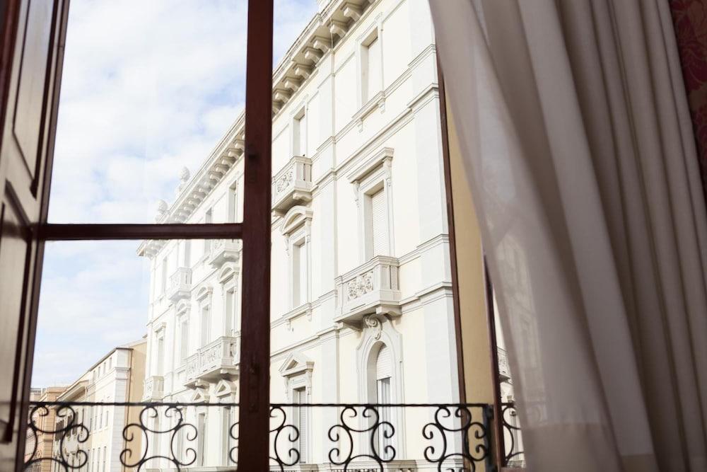 Отель Cagliari Novecento Экстерьер фото
